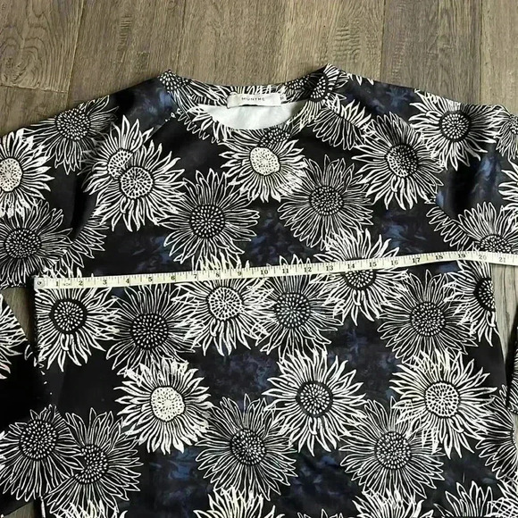 🔥MUNTHE🔥 | Blue long sleeve with daisies - Picture 9 of 10